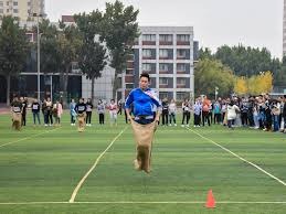 扑克里稳定打法解析（扑克中的稳健策略详解）